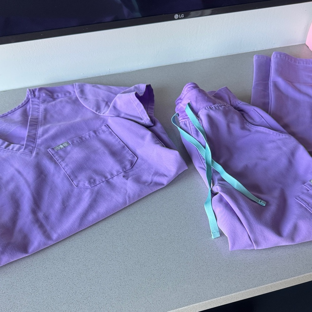 Figs Lavender Scrub Set with Teal Drawstring